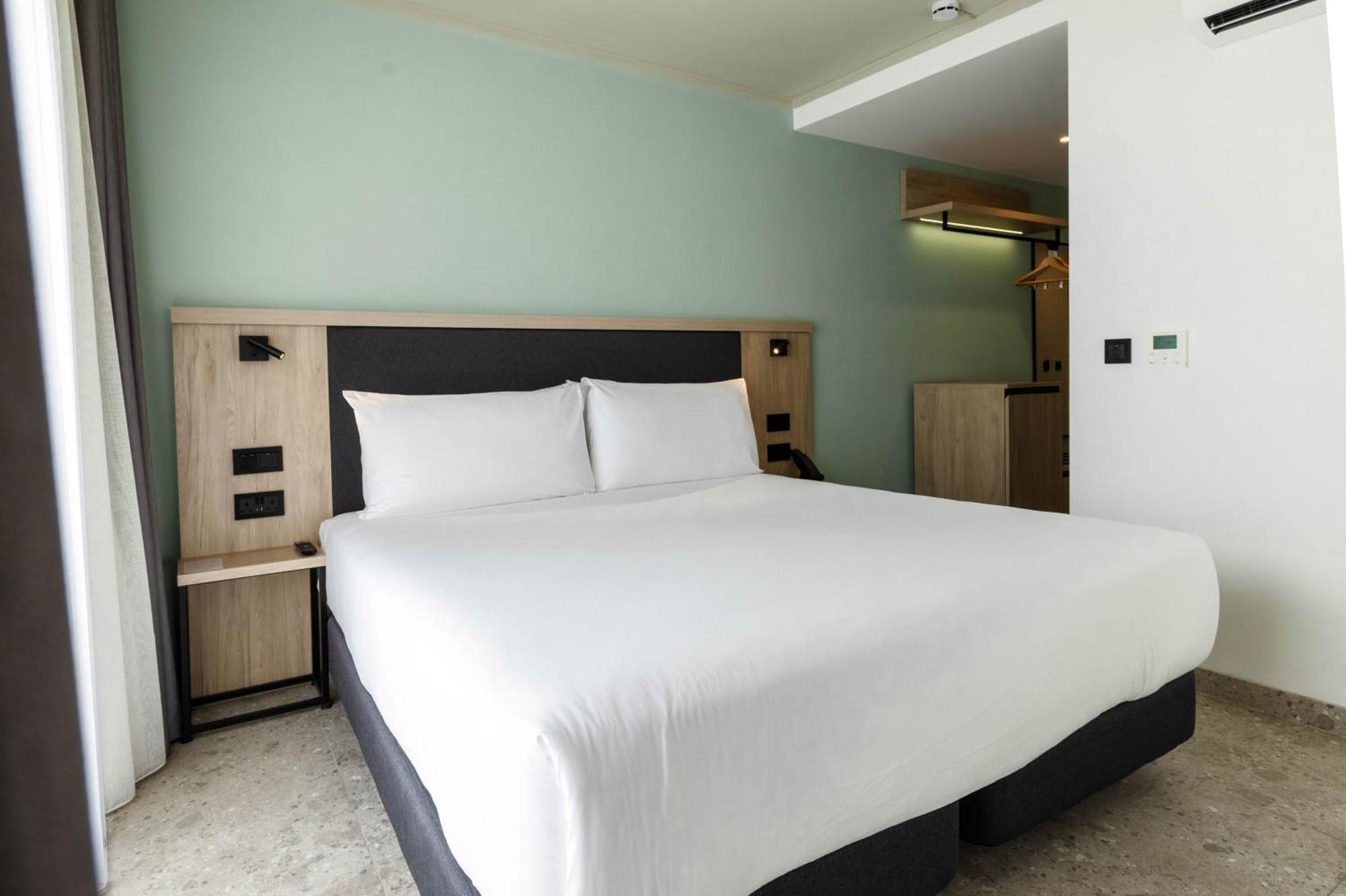 Hotel Levante St Julian'S, Affiliated By Melia Сент Джулианс Экстерьер фото